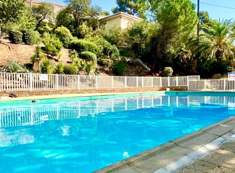 Charme & Calme-Tamaris- Studio Vue Mer - Piscine - Le Petit Olivier Sur Mer ラ・セーヌ・シュル・メール エクステリア 写真